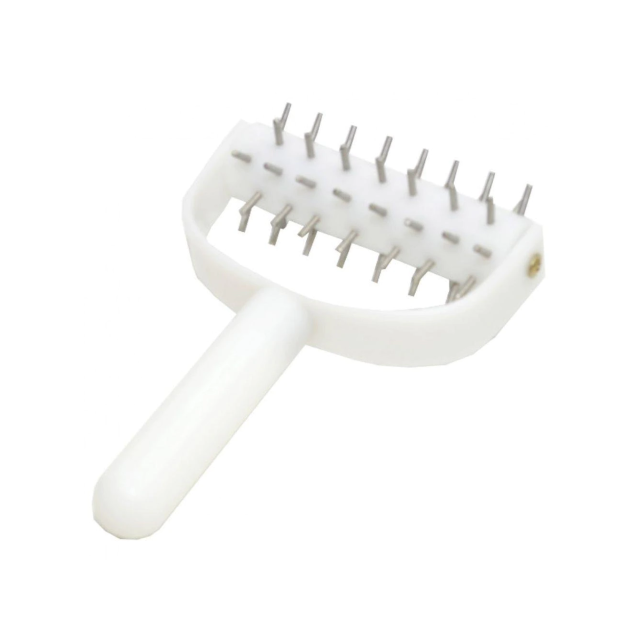 Rolo furador de massa c pontas inox 8117